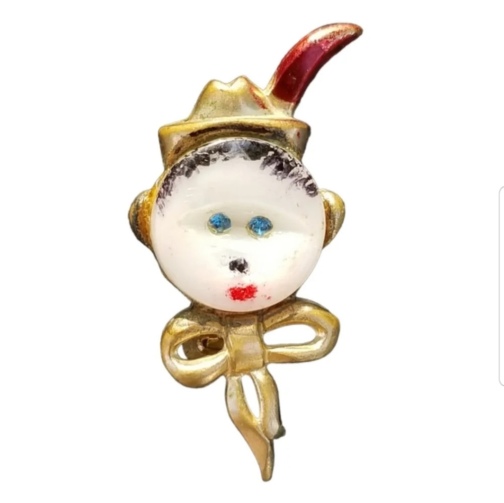 UNCAS 1949 "BUTTON BOY" PIN